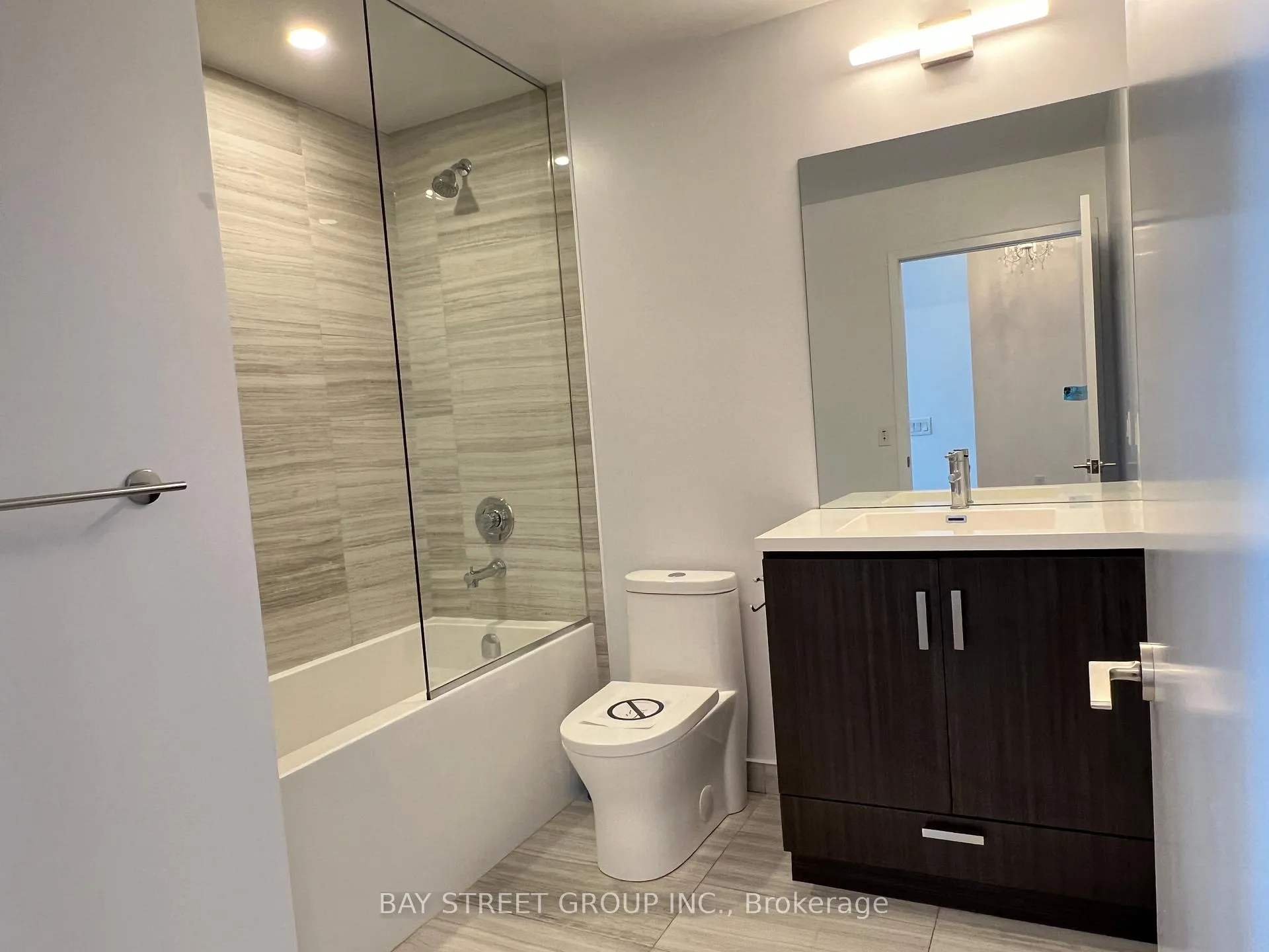 Photo 6 of Unit 511, 60 Honeycrisp Crescent, Vaughan, Vaughan Corporate Centre — HOMEH