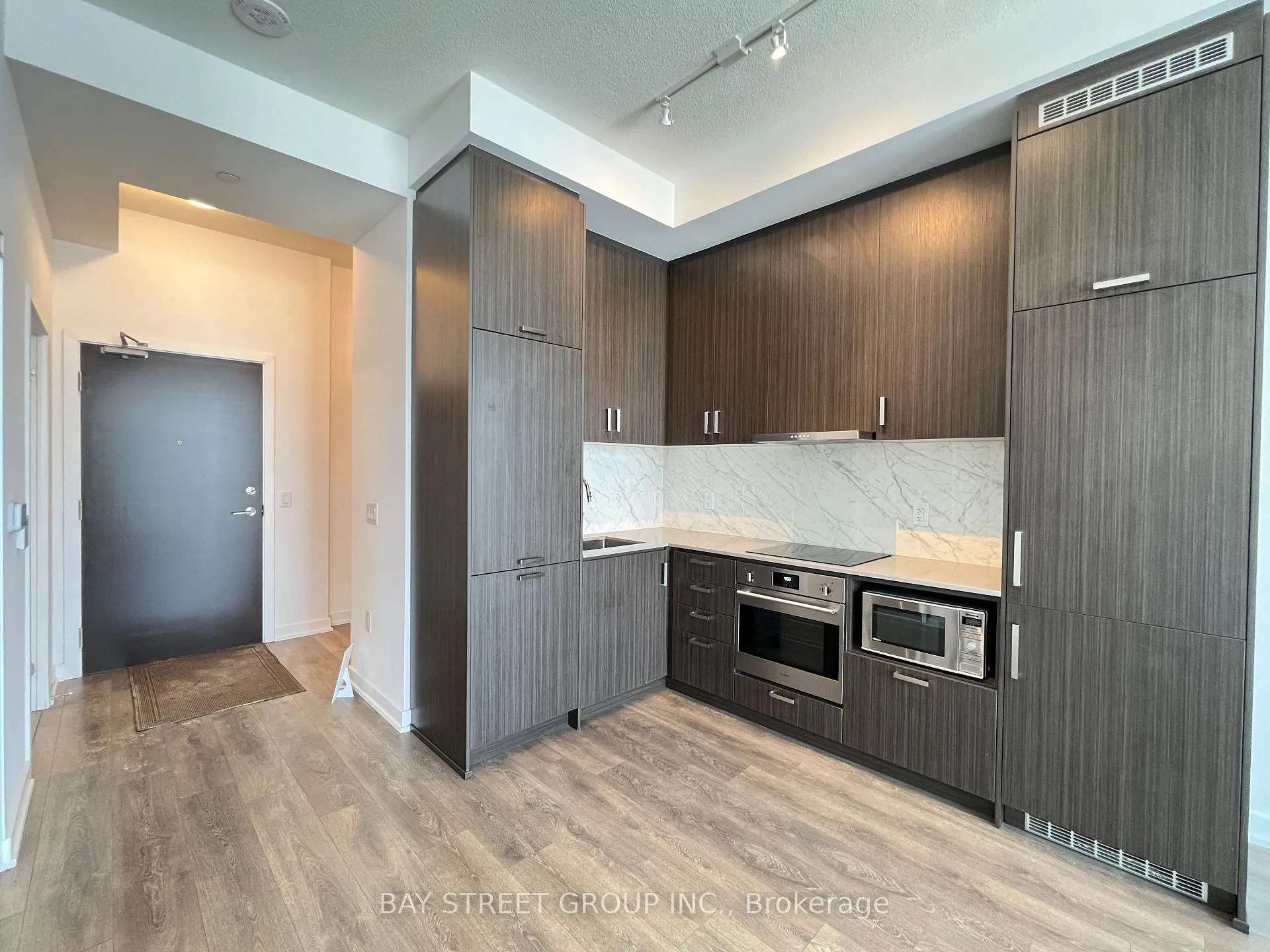Photo 13 of Unit 511, 60 Honeycrisp Crescent, Vaughan, Vaughan Corporate Centre — HOMEH