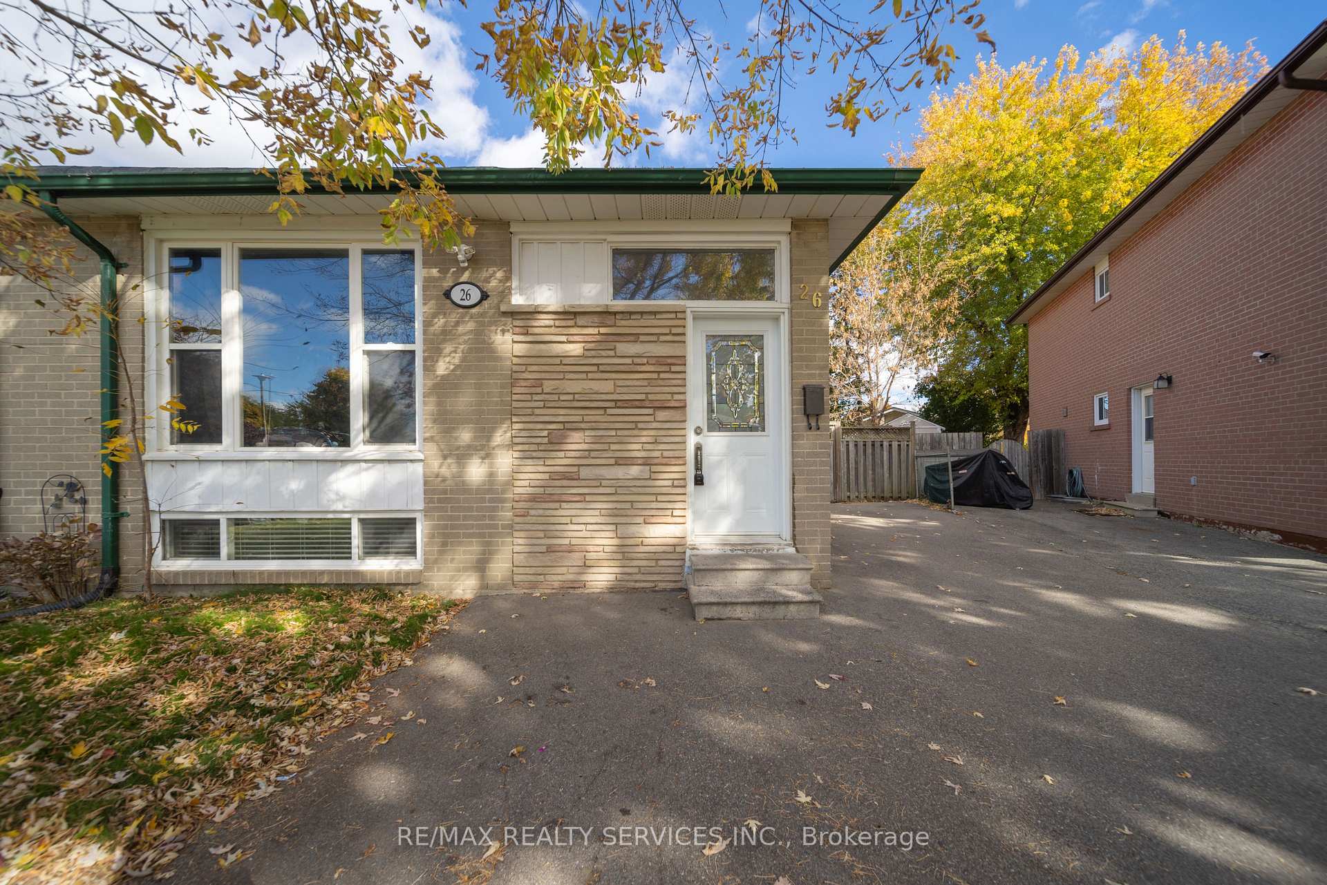 Photo 2 of 26 Windermere Court, Brampton, Northwood Park — HOMEH
