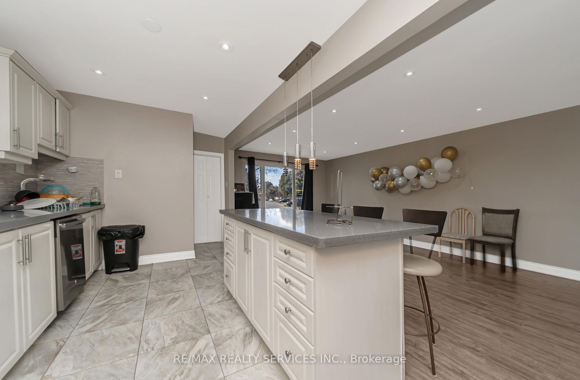 Photo 3 of 26 Windermere Court, Brampton, Northwood Park — HOMEH
