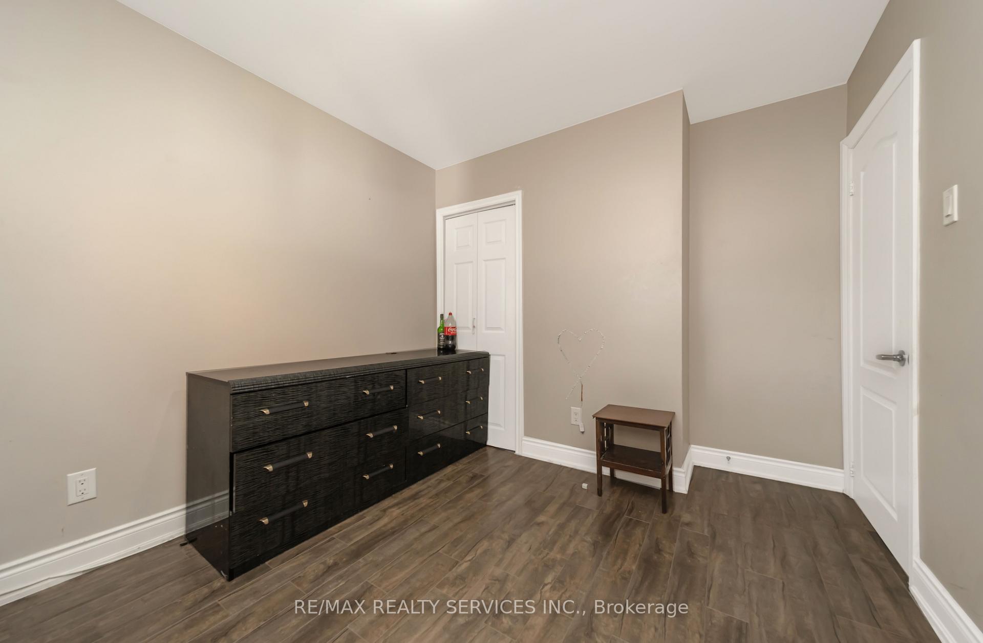 Photo 14 of 26 Windermere Court, Brampton, Northwood Park — HOMEH