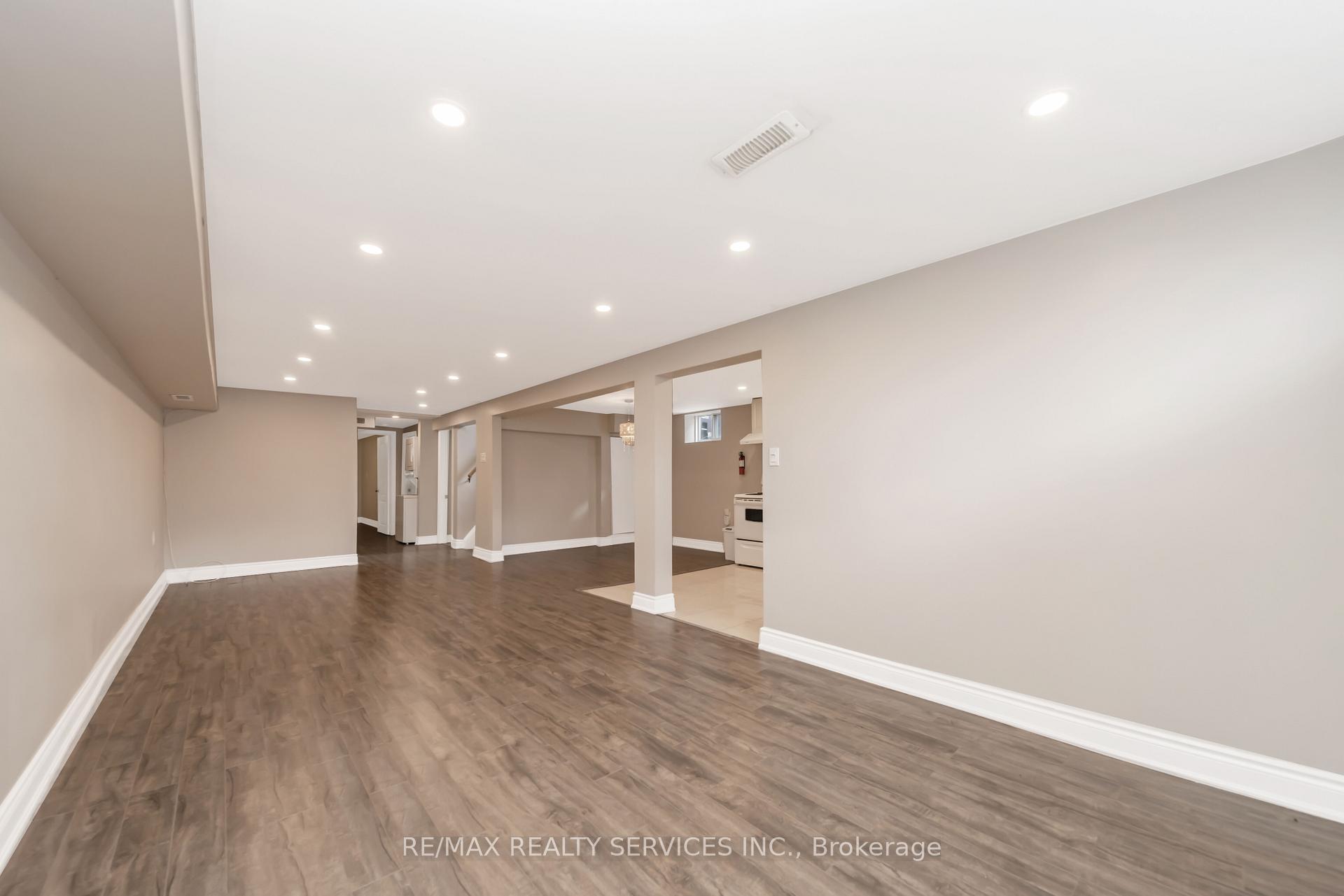 Photo 24 of 26 Windermere Court, Brampton, Northwood Park — HOMEH