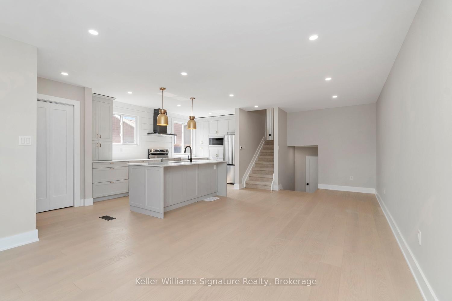Photo 2 of 49 Spartan Avenue, Hamilton, Stoney Creek — HOMEH