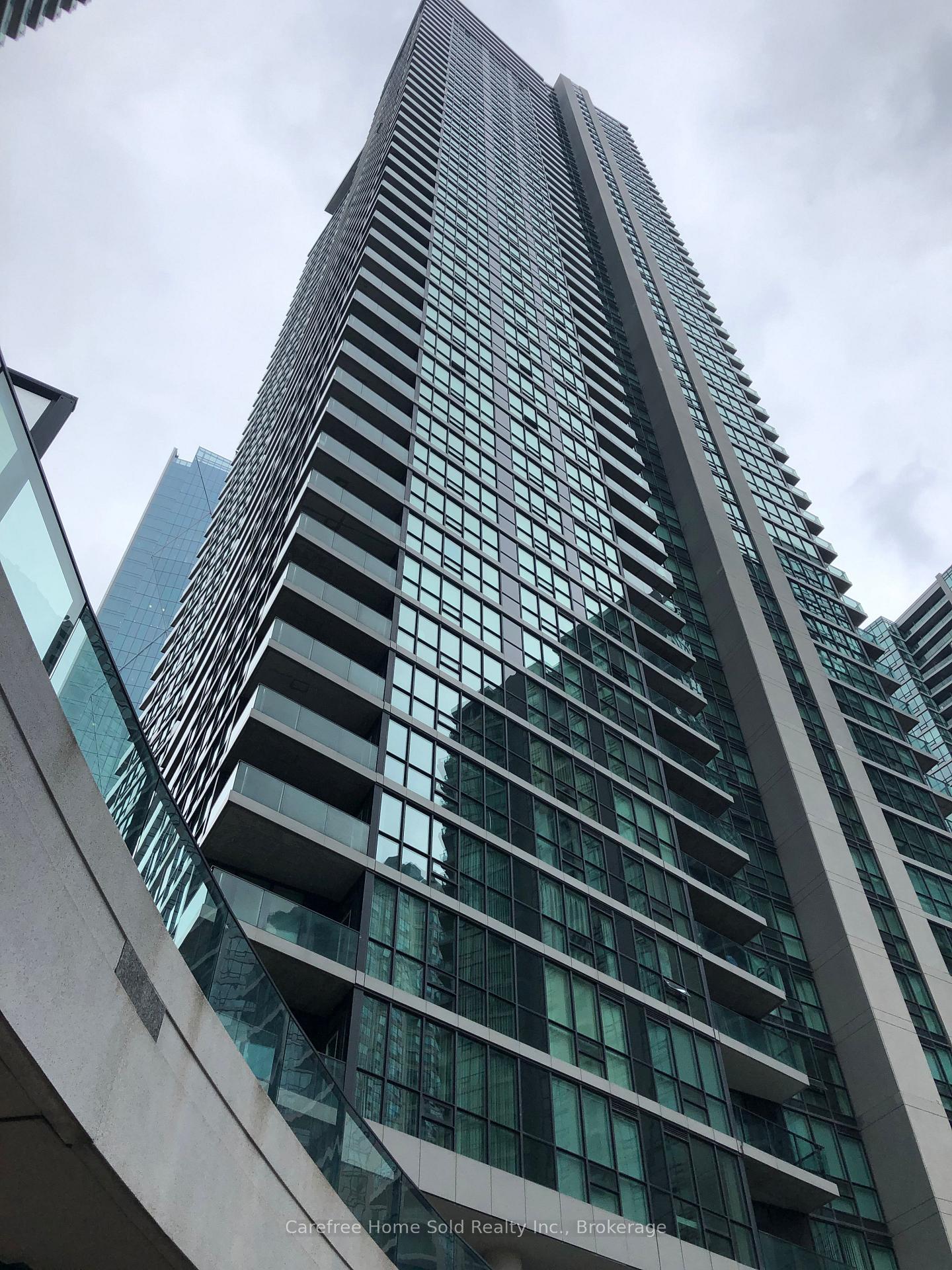 Front of Unit 910, 18 Harbour Street