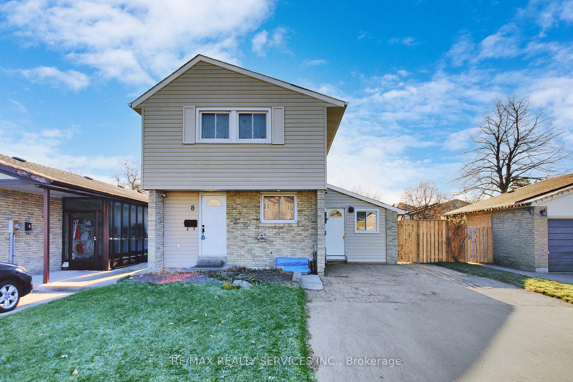 Front of 8 Gailgrove Court