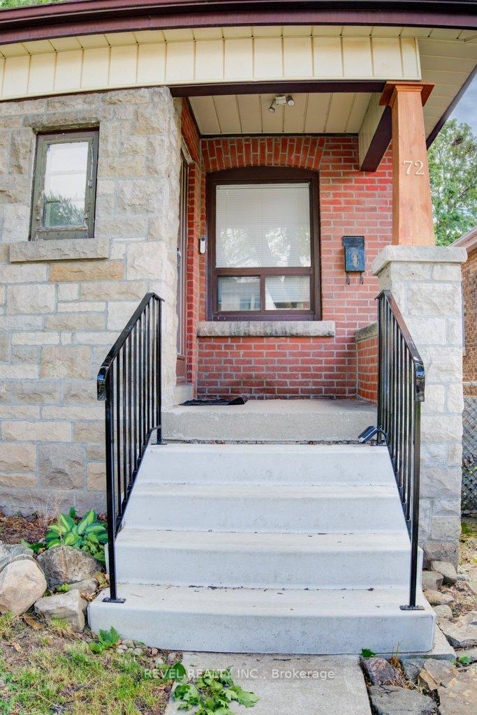 Photo 3 of 72 Edgemont Street N, Hamilton, Crown Point — HOMEH