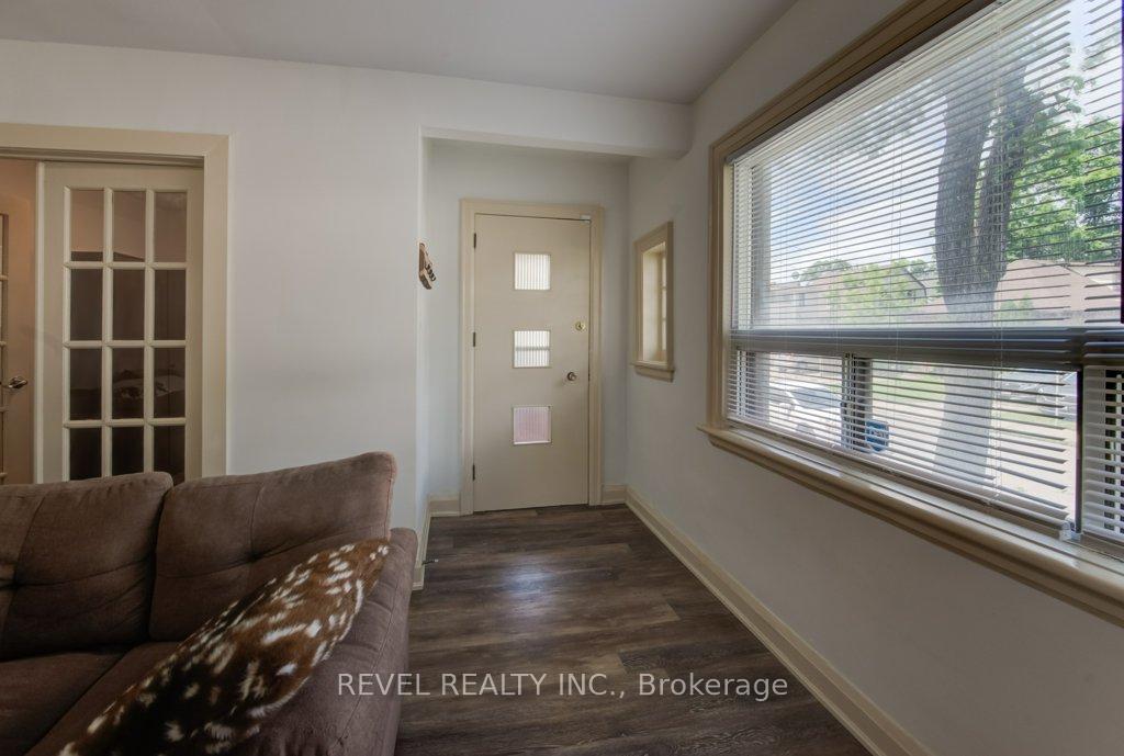 Photo 4 of 72 Edgemont Street N, Hamilton, Crown Point — HOMEH