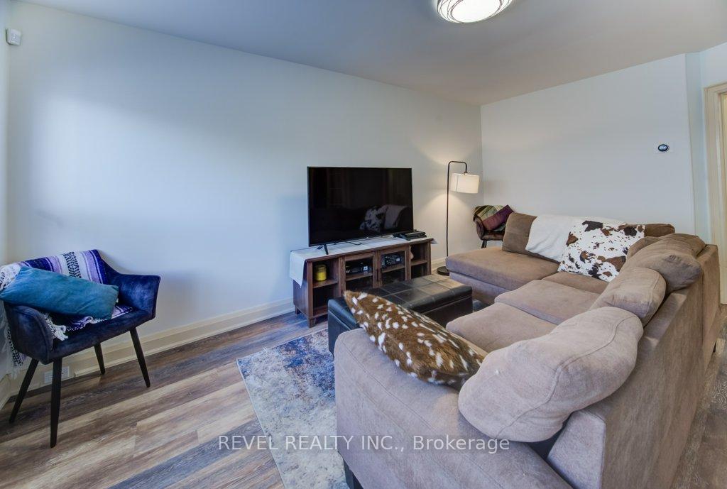 Photo 5 of 72 Edgemont Street N, Hamilton, Crown Point — HOMEH