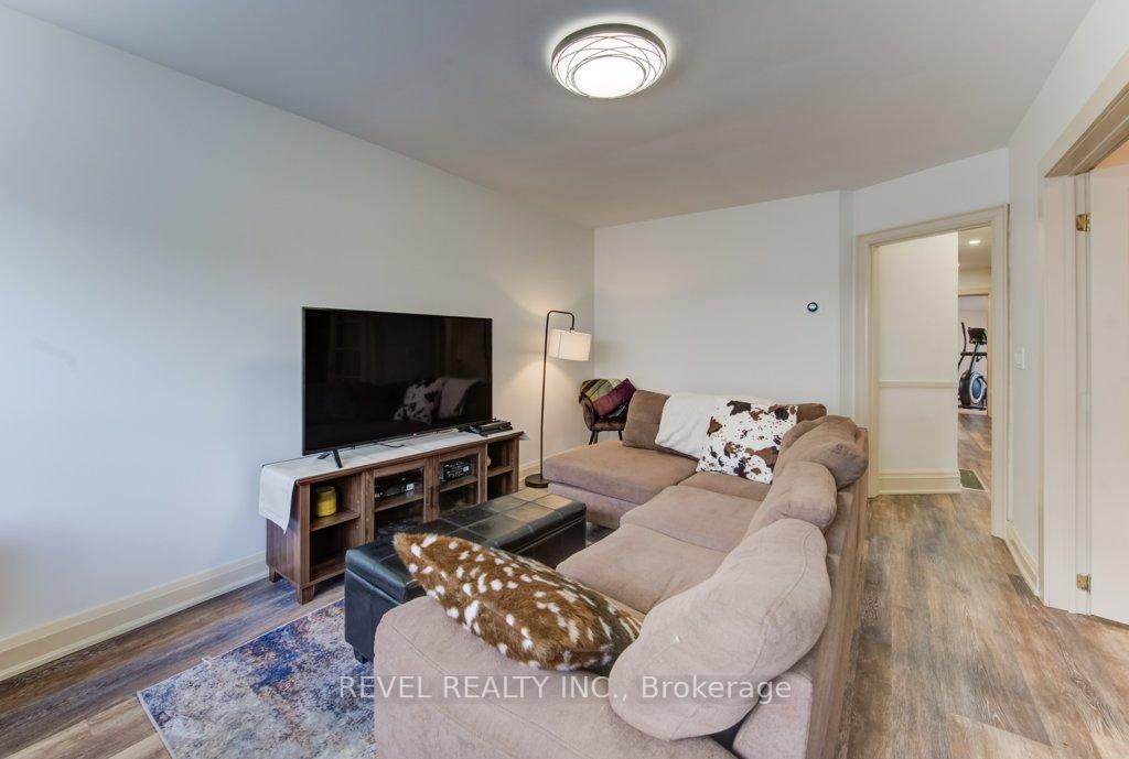 Photo 7 of 72 Edgemont Street N, Hamilton, Crown Point — HOMEH