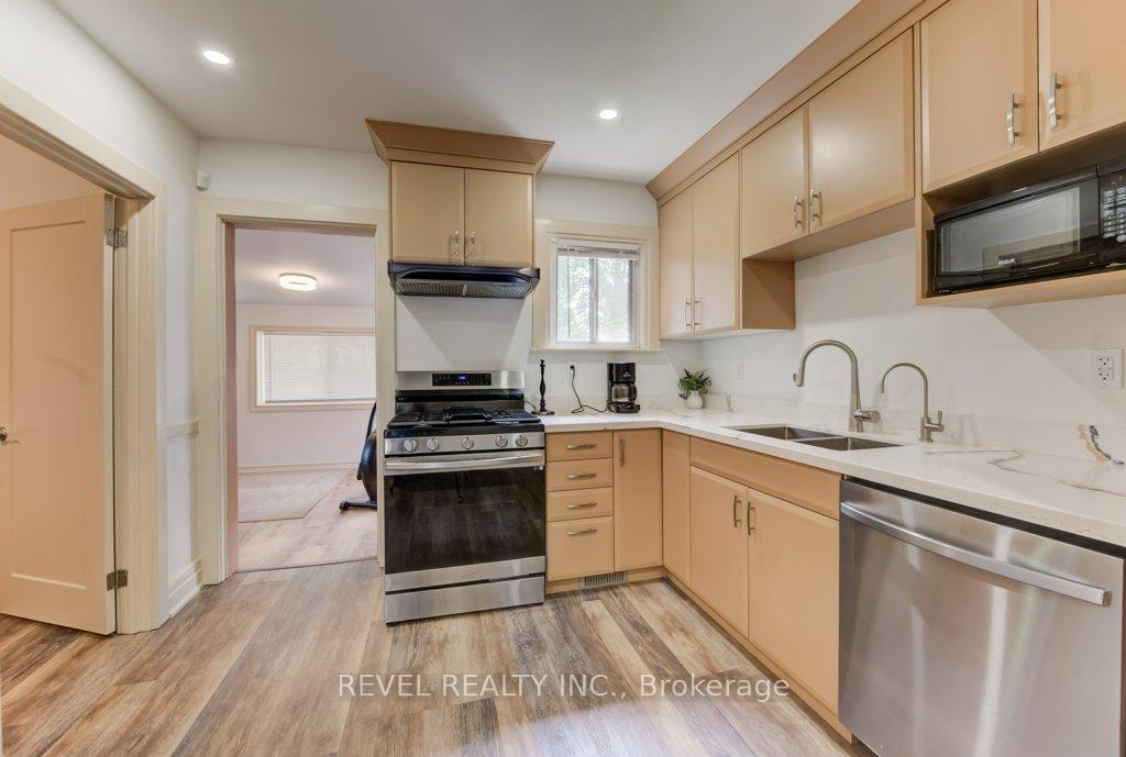 Photo 10 of 72 Edgemont Street N, Hamilton, Crown Point — HOMEH