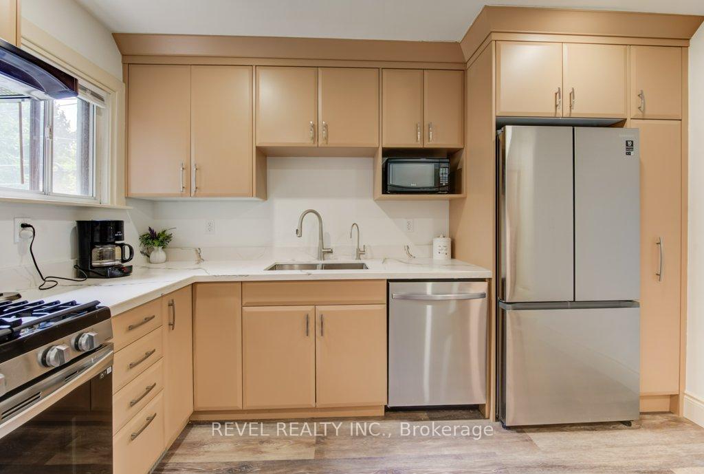 Photo 11 of 72 Edgemont Street N, Hamilton, Crown Point — HOMEH