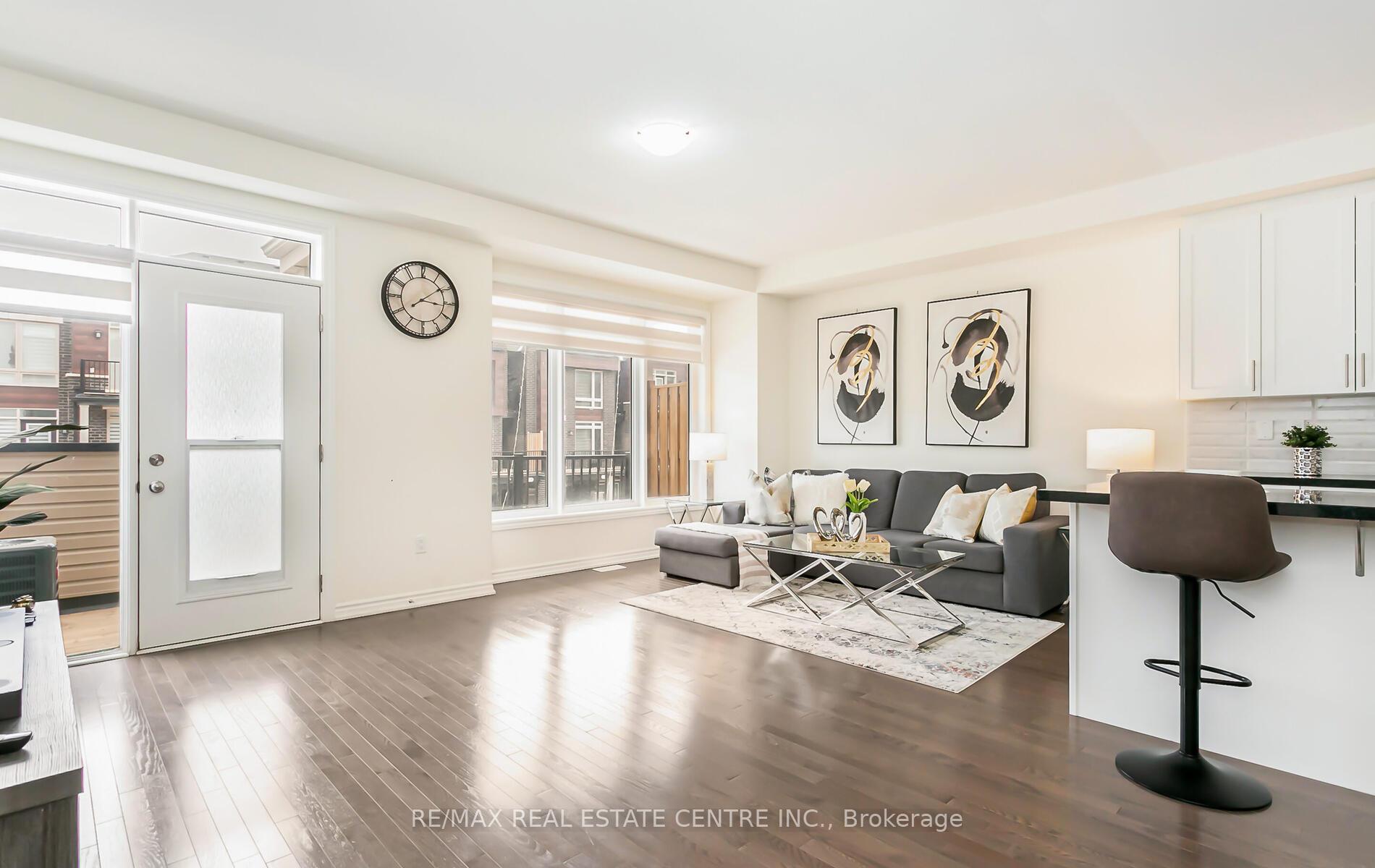 Photo 11 of 14 Arrowview Drive, Brampton, Northwest Brampton — HOMEH