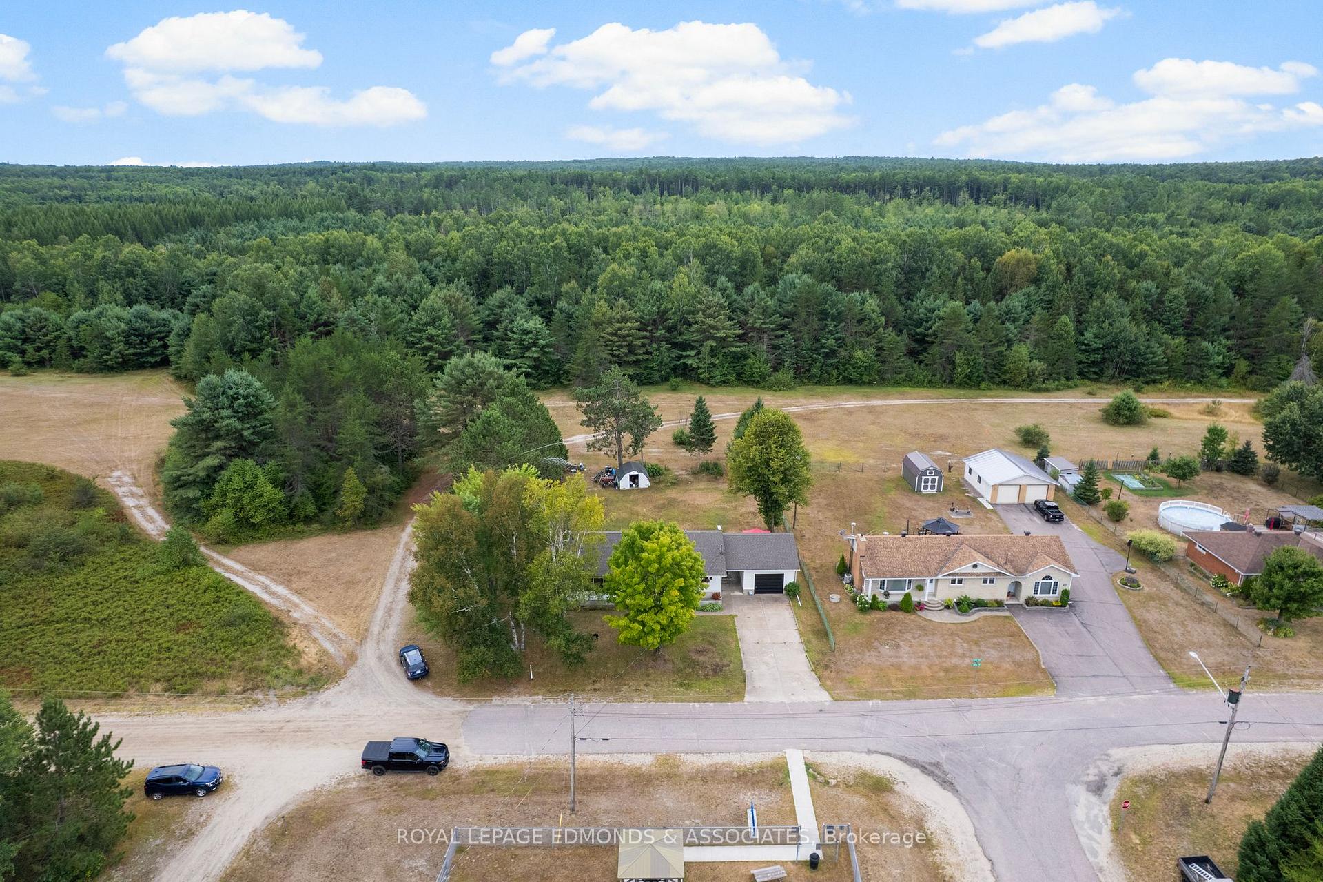 Photo 3 of 135 Uniacke Lane, Deep River — HOMEH