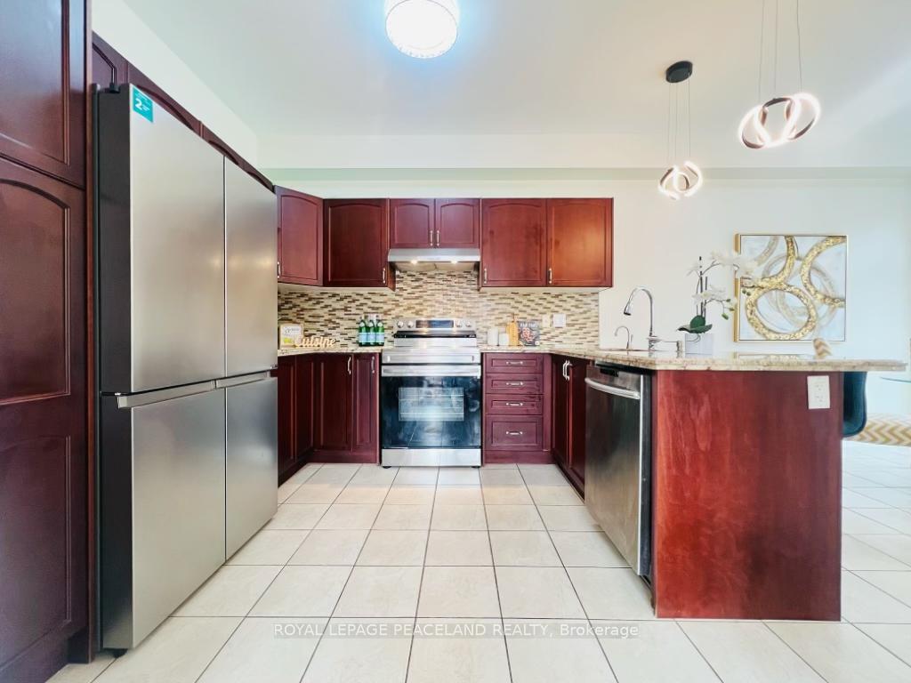 Photo 3 of 24 Hazelton Avenue, Hamilton, Sheldon — HOMEH