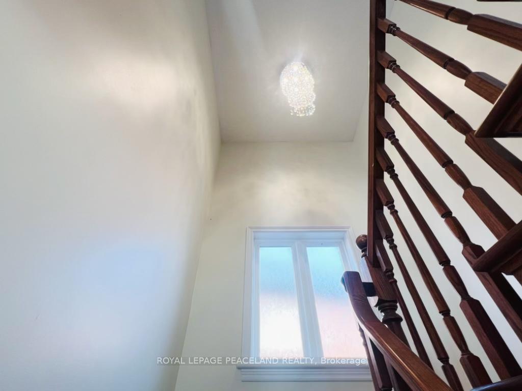 Photo 14 of 24 Hazelton Avenue, Hamilton, Sheldon — HOMEH