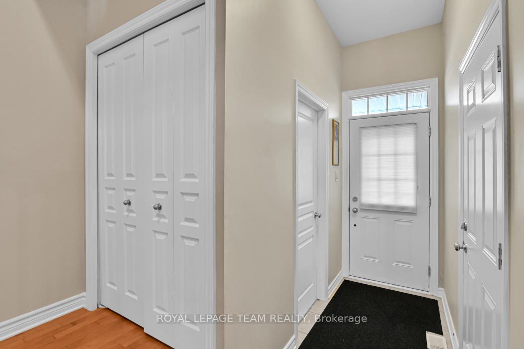 Photo 4 of 135 Jersey Tea Circle, Ottawa, Riverside South/Gloucester Glen — HOMEH