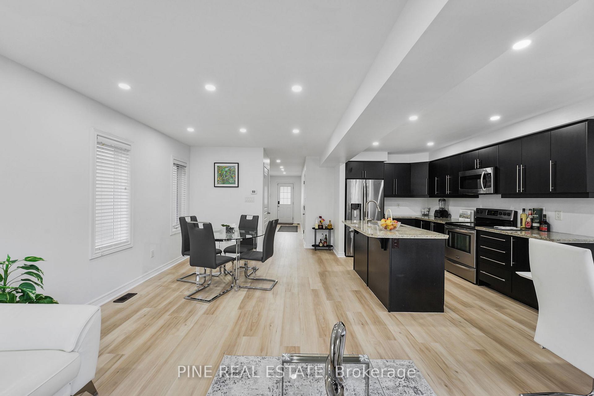 Photo 6 of 45 Waterbridge Street, Hamilton, Stoney Creek Mountain — HOMEH