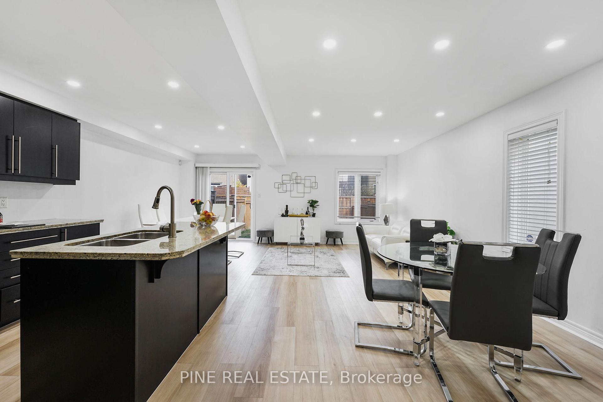Photo 7 of 45 Waterbridge Street, Hamilton, Stoney Creek Mountain — HOMEH