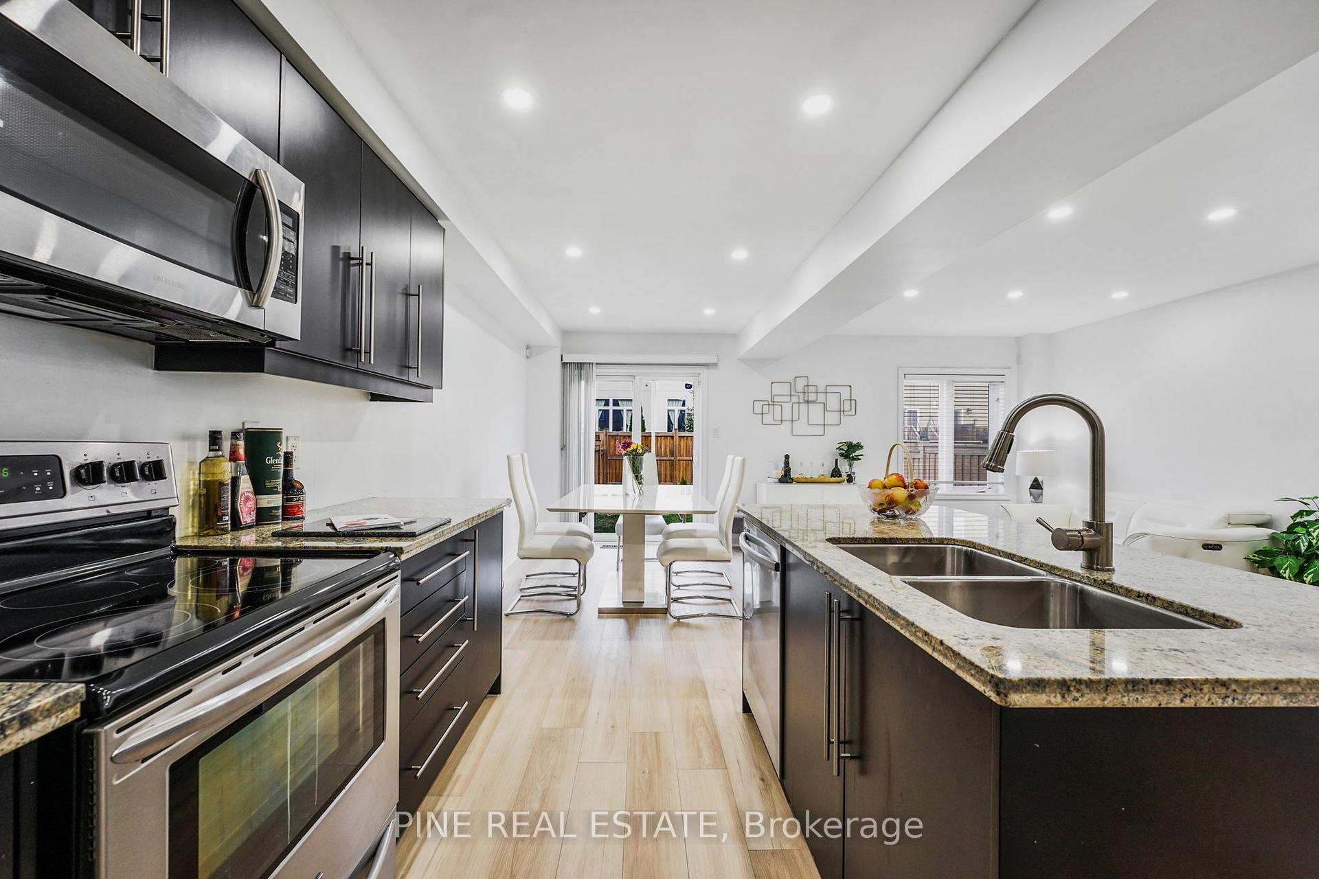 Photo 13 of 45 Waterbridge Street, Hamilton, Stoney Creek Mountain — HOMEH