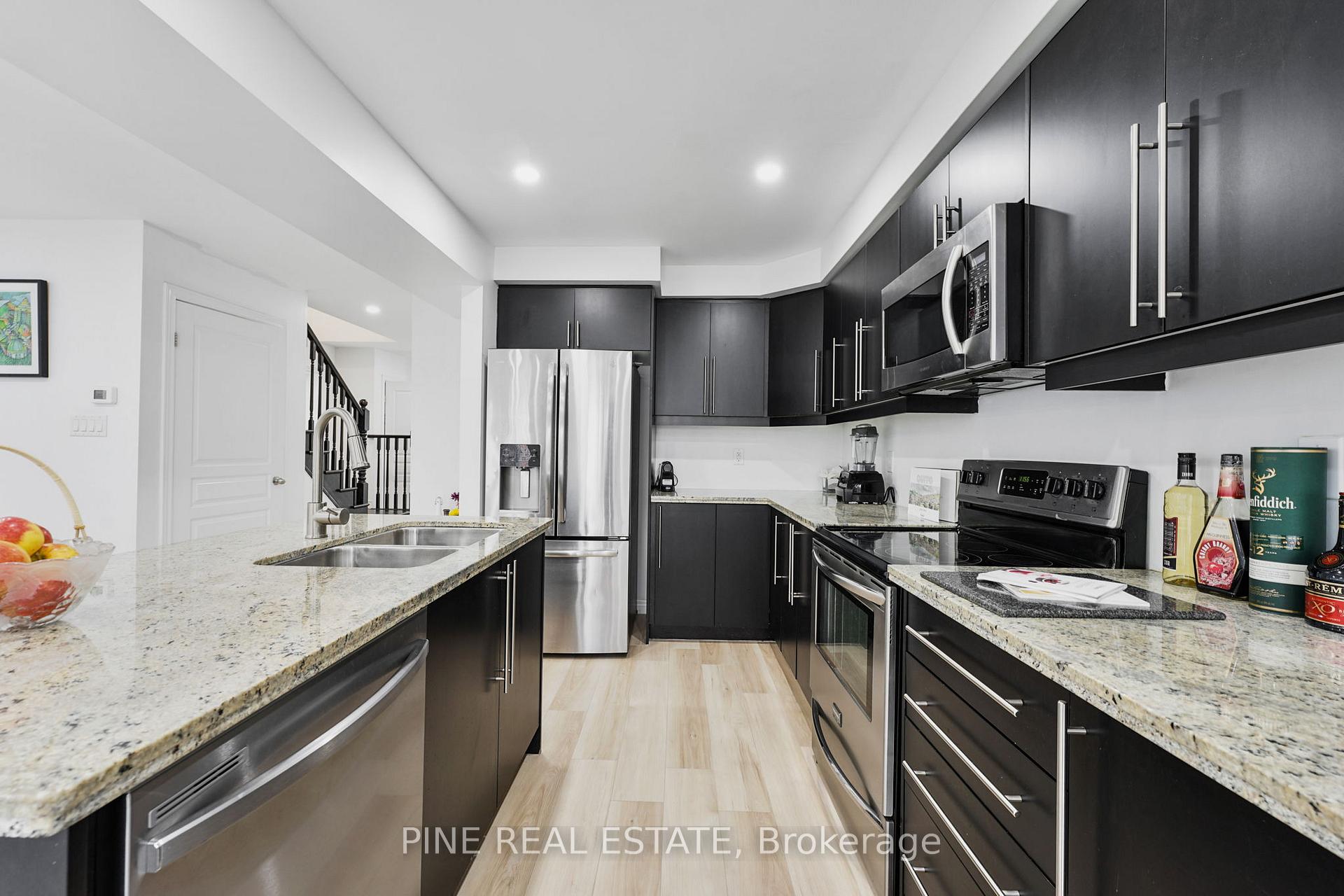 Photo 14 of 45 Waterbridge Street, Hamilton, Stoney Creek Mountain — HOMEH