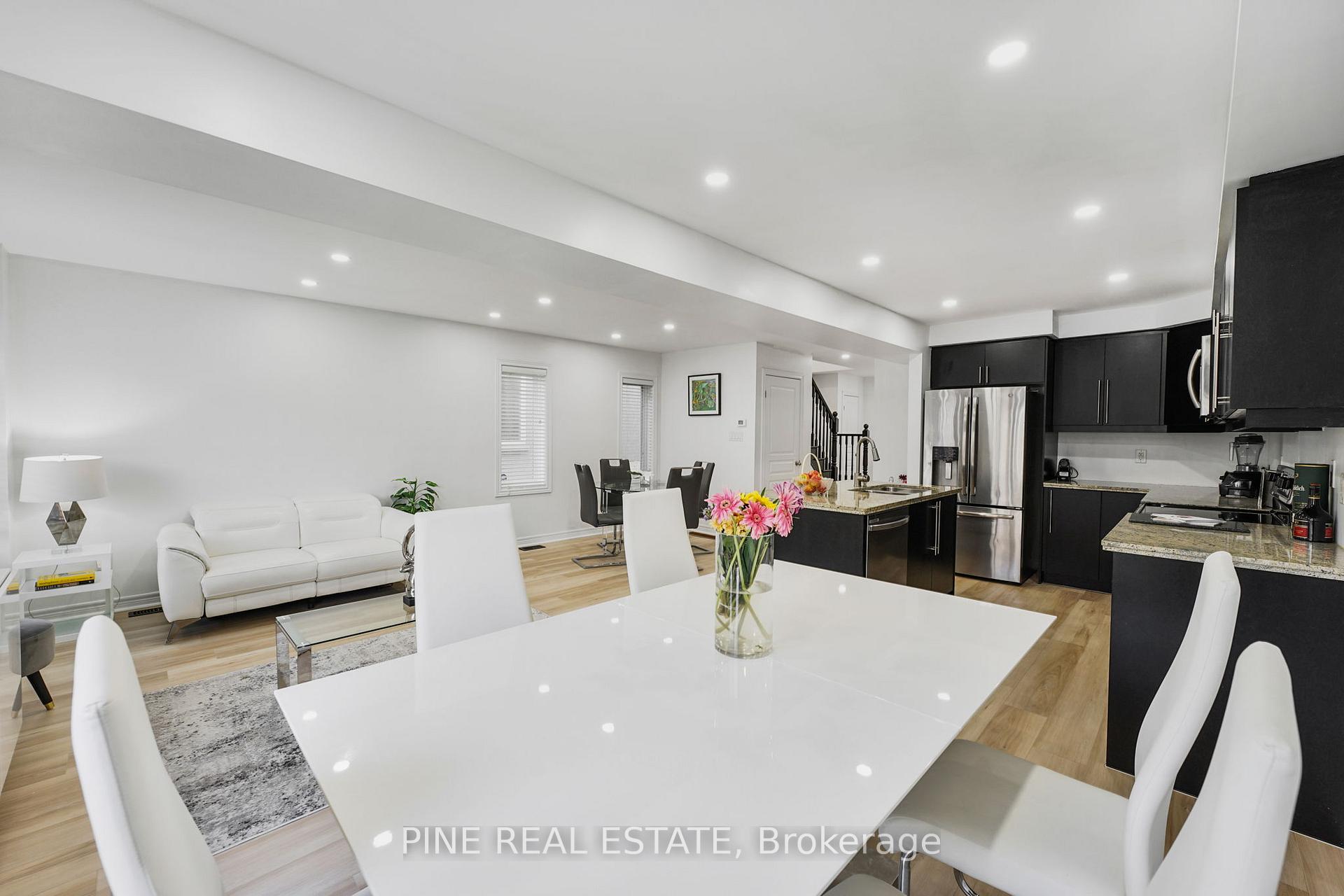 Photo 16 of 45 Waterbridge Street, Hamilton, Stoney Creek Mountain — HOMEH
