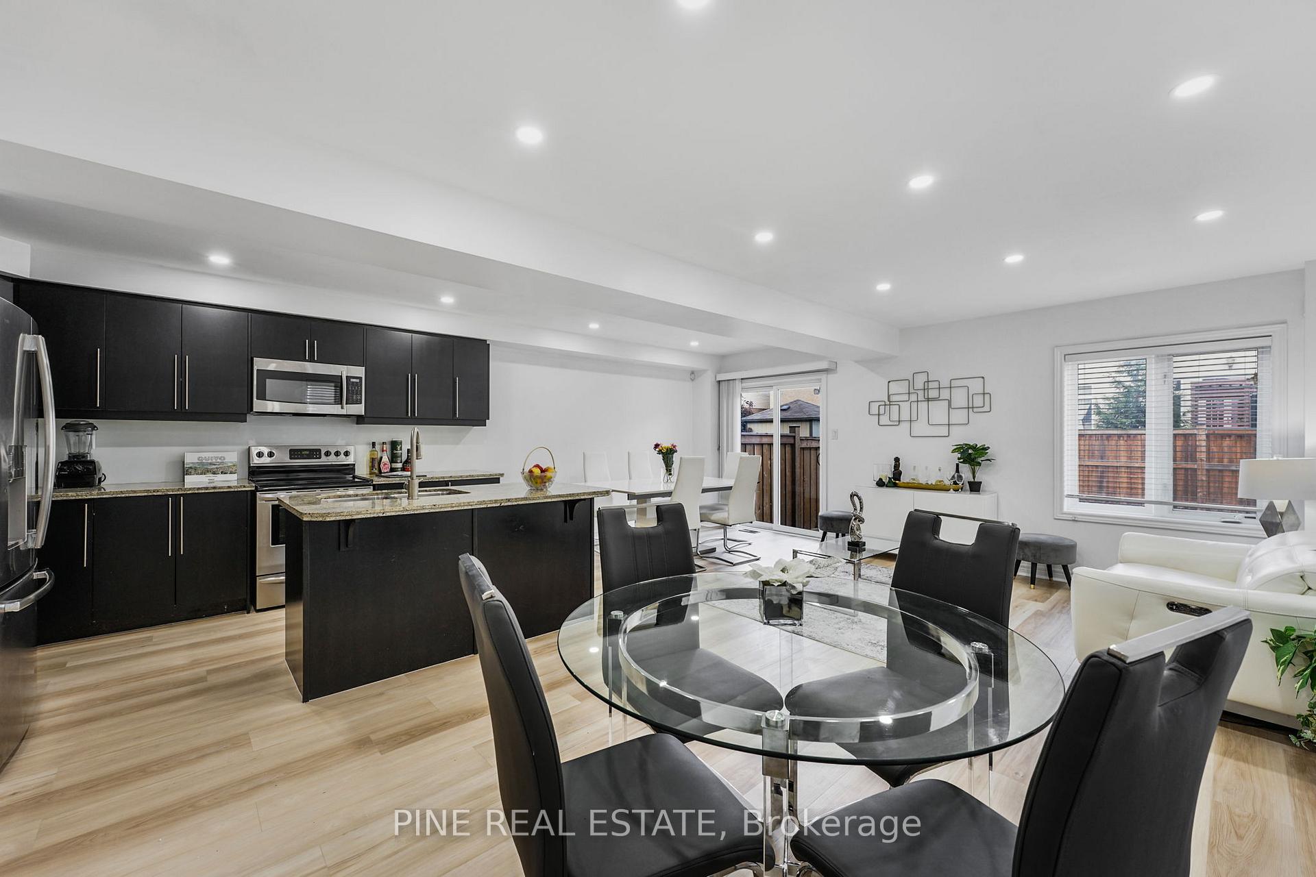 Photo 17 of 45 Waterbridge Street, Hamilton, Stoney Creek Mountain — HOMEH