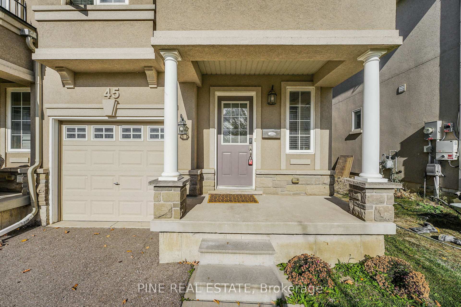 Photo 22 of 45 Waterbridge Street, Hamilton, Stoney Creek Mountain — HOMEH