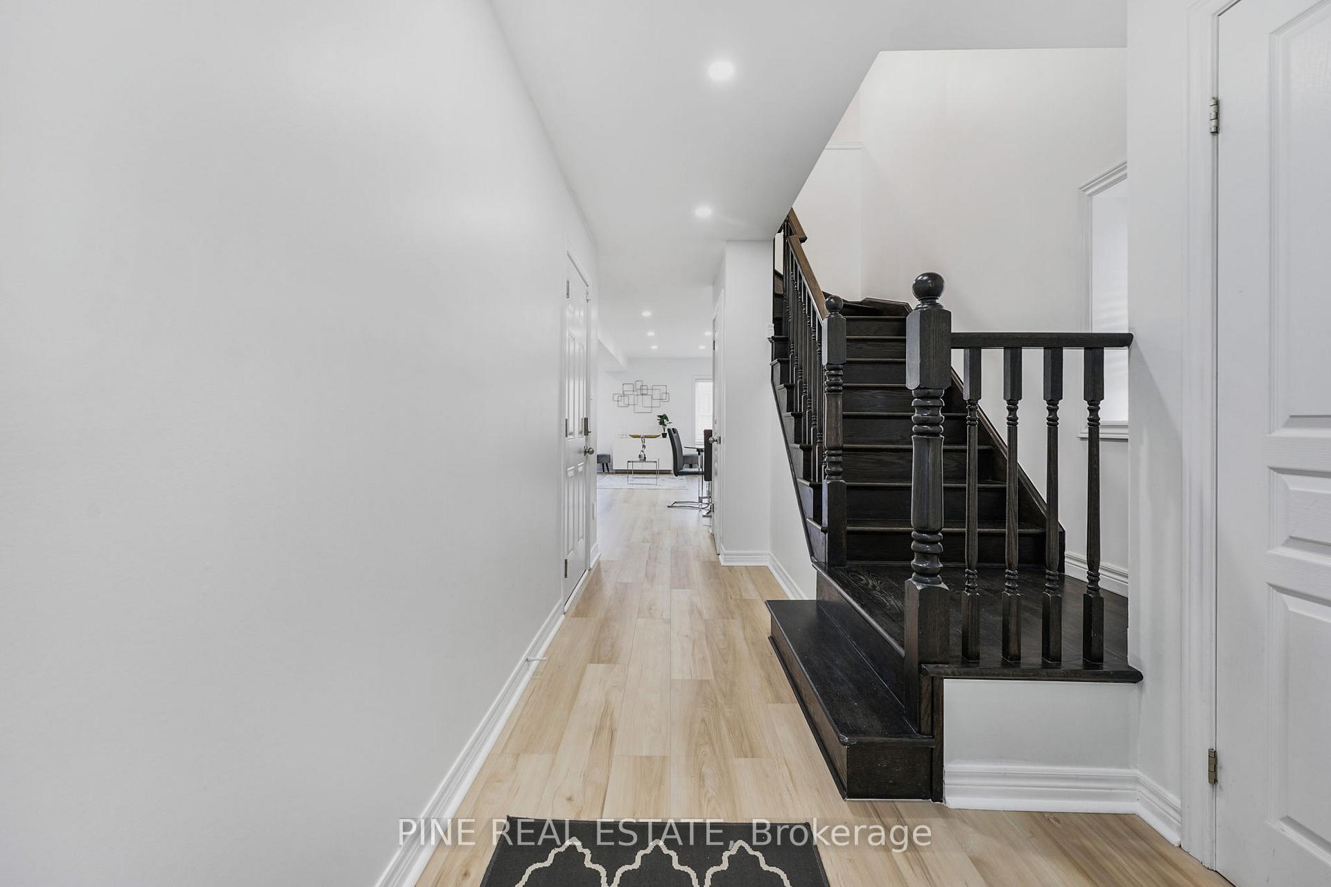 Photo 24 of 45 Waterbridge Street, Hamilton, Stoney Creek Mountain — HOMEH