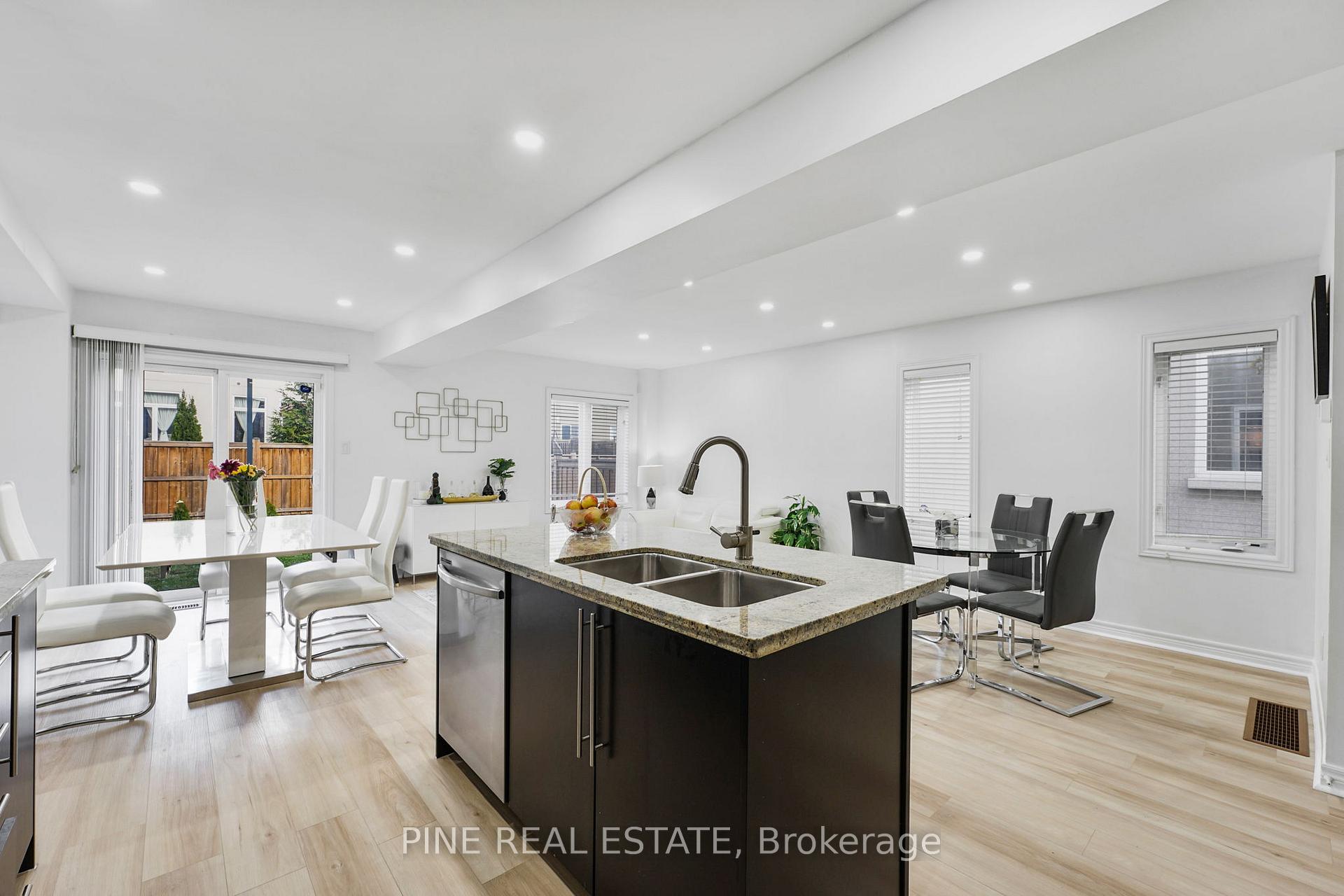 Photo 29 of 45 Waterbridge Street, Hamilton, Stoney Creek Mountain — HOMEH