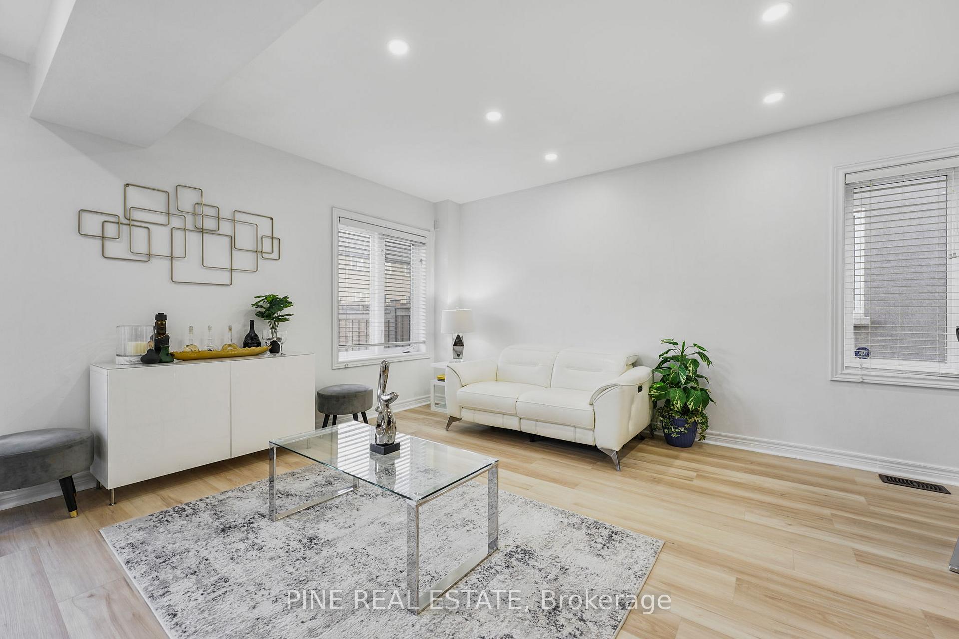 Photo 38 of 45 Waterbridge Street, Hamilton, Stoney Creek Mountain — HOMEH