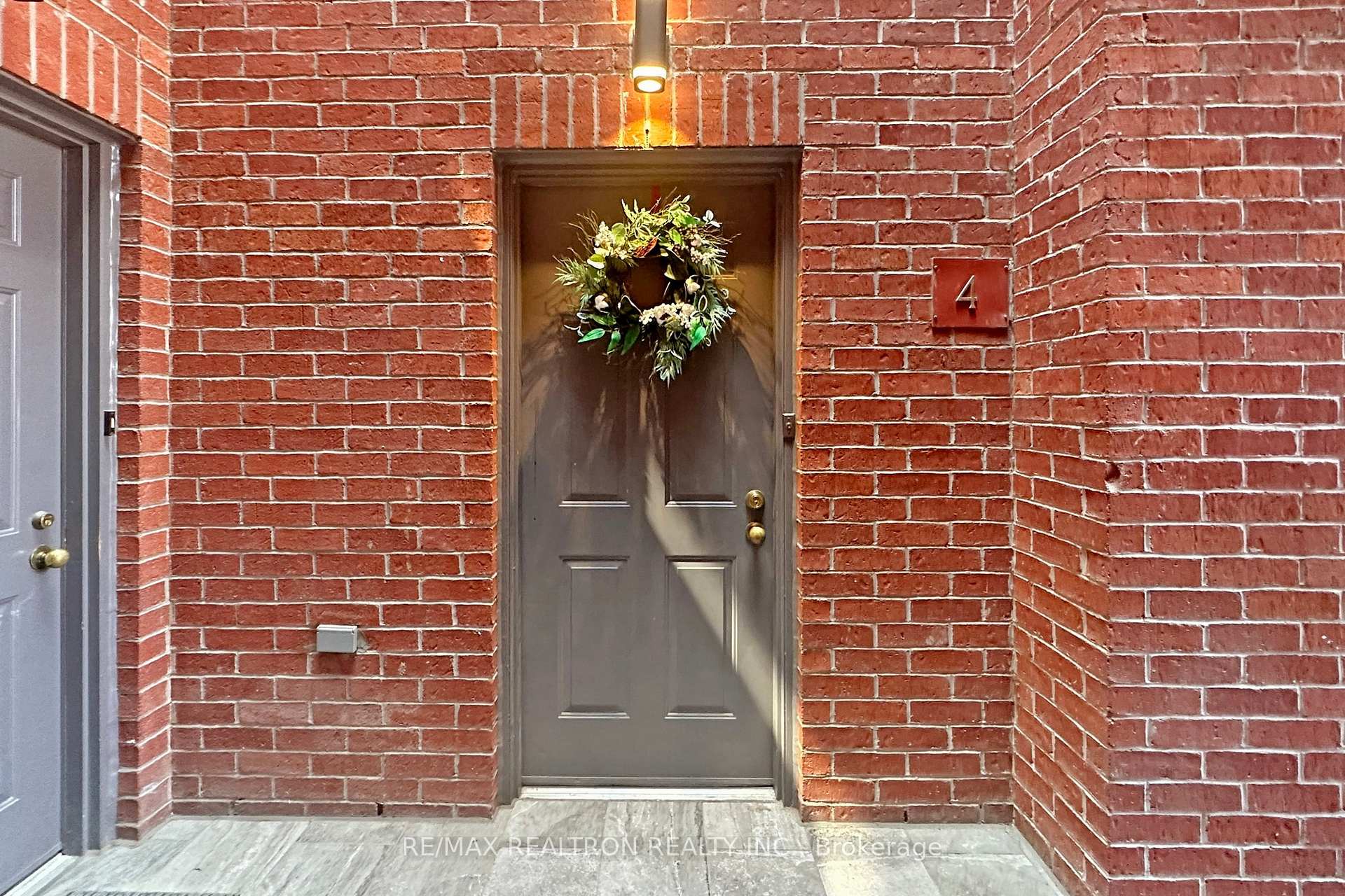Photo 3 of Unit 4, 100 Arbors Lane, Vaughan, West Woodbridge — HOMEH