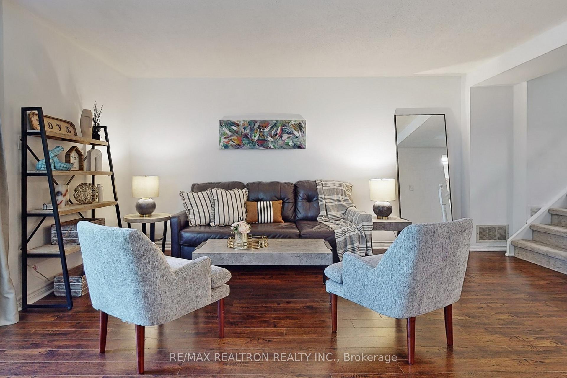 Photo 5 of Unit 4, 100 Arbors Lane, Vaughan, West Woodbridge — HOMEH