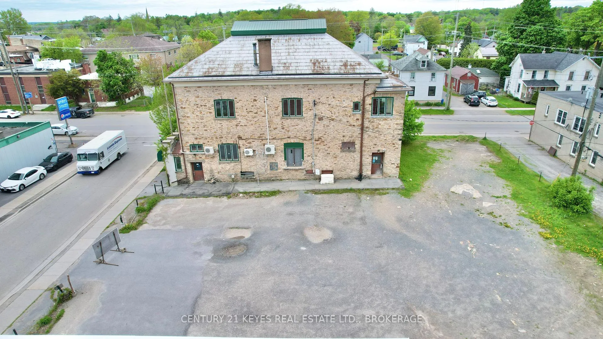 Photo 1 of 100 Garden Street, Gananoque — HOMEH