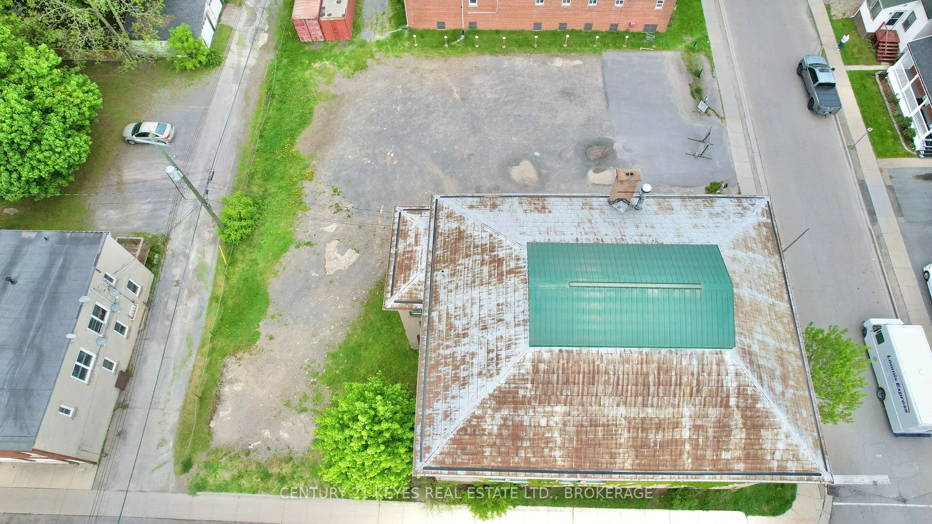 Photo 3 of 100 Garden Street, Gananoque — HOMEH