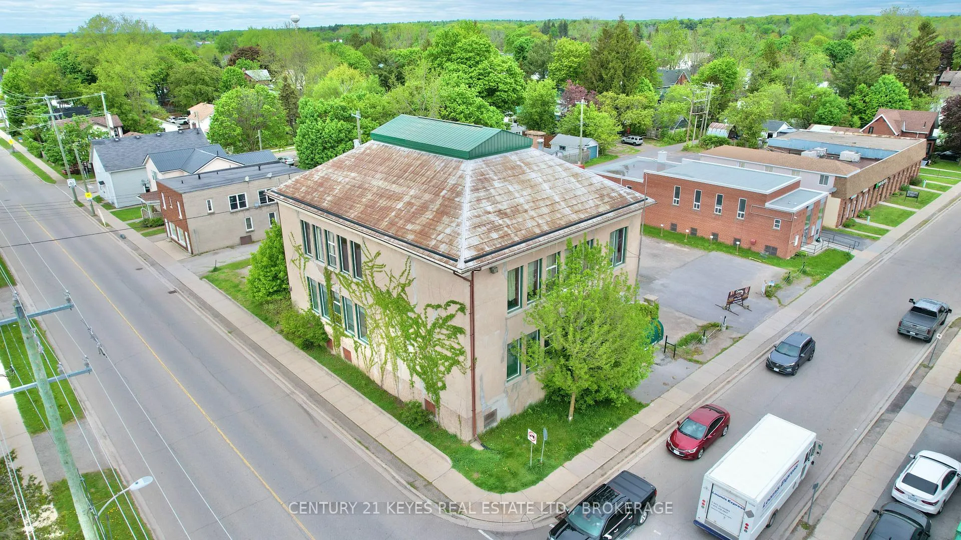 Photo 4 of 100 Garden Street, Gananoque — HOMEH