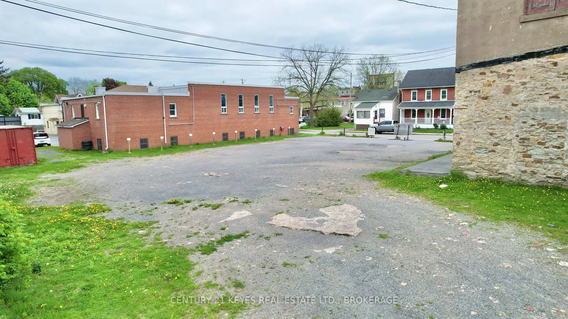 Photo 6 of 100 Garden Street, Gananoque — HOMEH