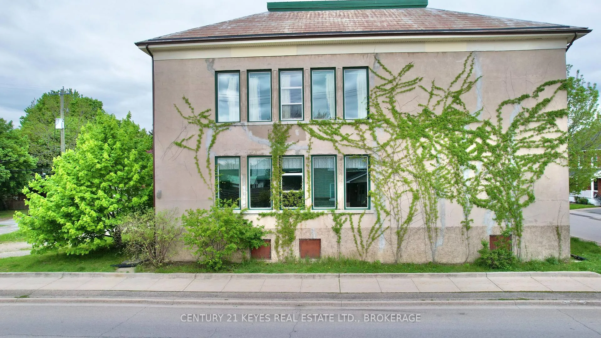 Photo 8 of 100 Garden Street, Gananoque — HOMEH