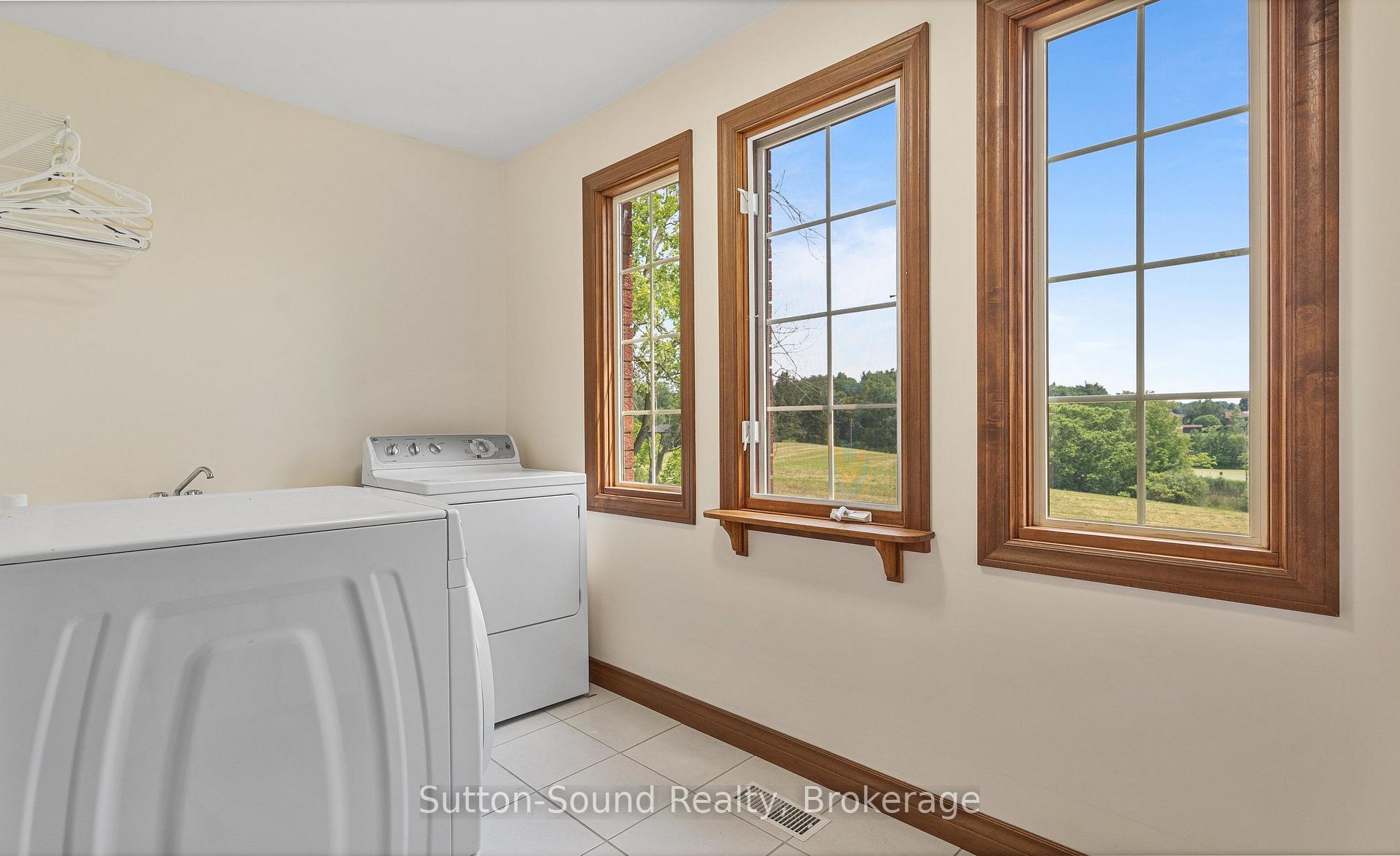 Photo 25 of 373 Scenic Drive, Brant, South Dumfries — HOMEH