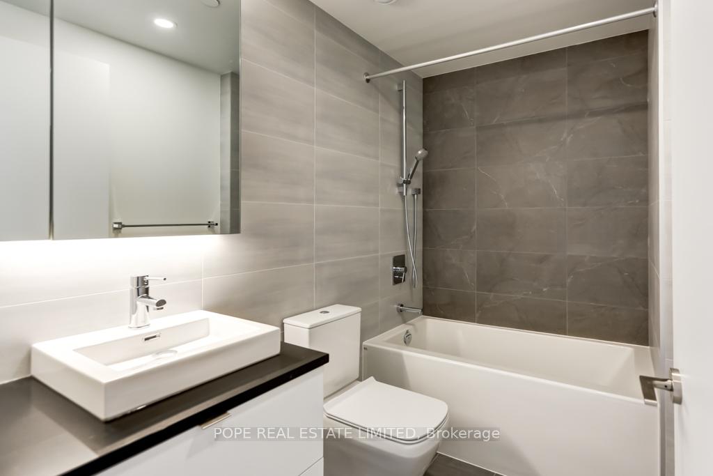 Photo 12 of Unit 811, 21 Lawren Harris Square, Toronto, Waterfront Communities — HOMEH