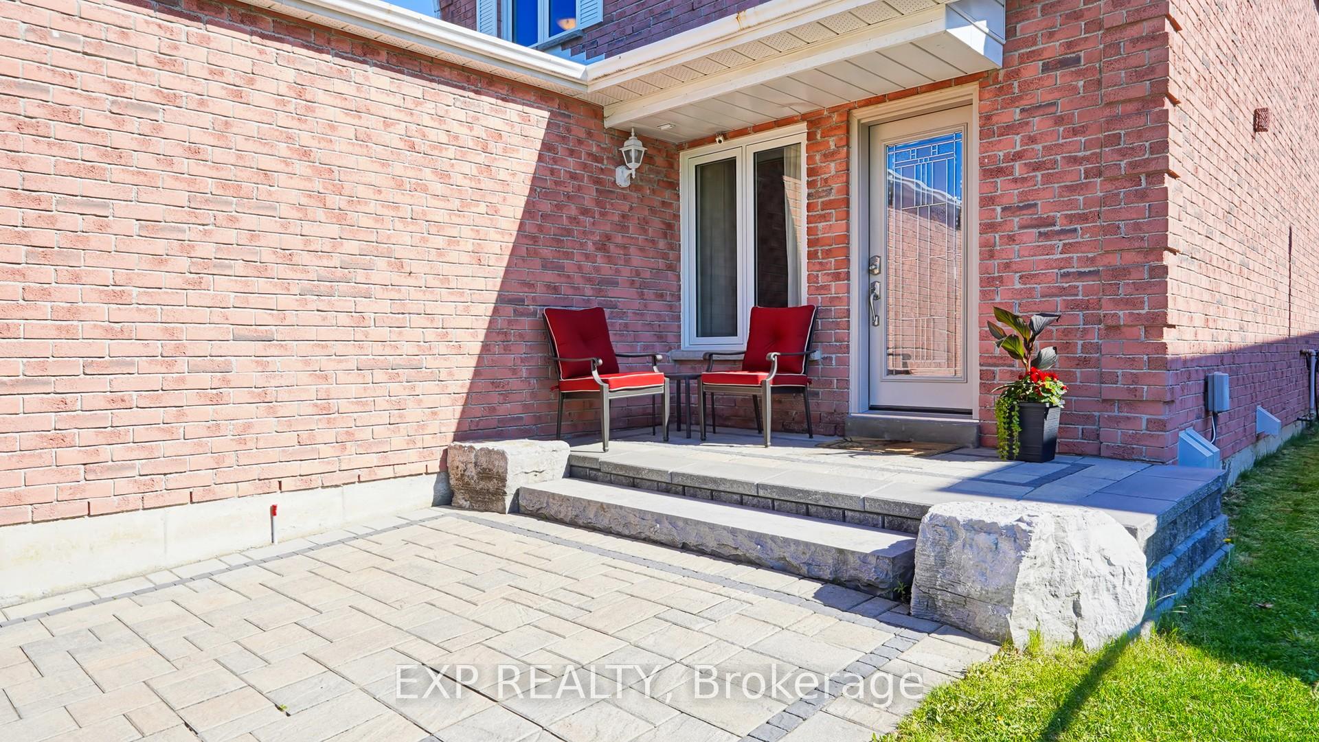 Photo 5 of 48 Large Crescent, Ajax, Central West — HOMEH