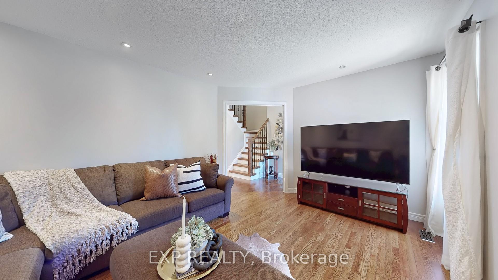 Photo 11 of 48 Large Crescent, Ajax, Central West — HOMEH