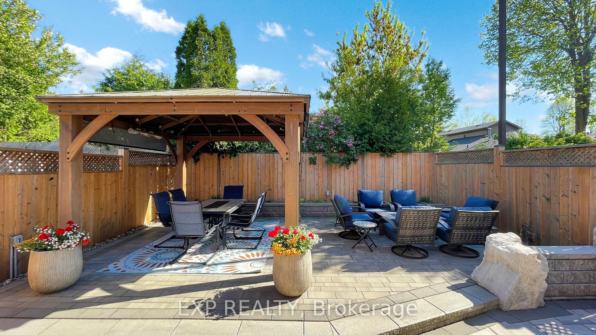 Photo 27 of 48 Large Crescent, Ajax, Central West — HOMEH
