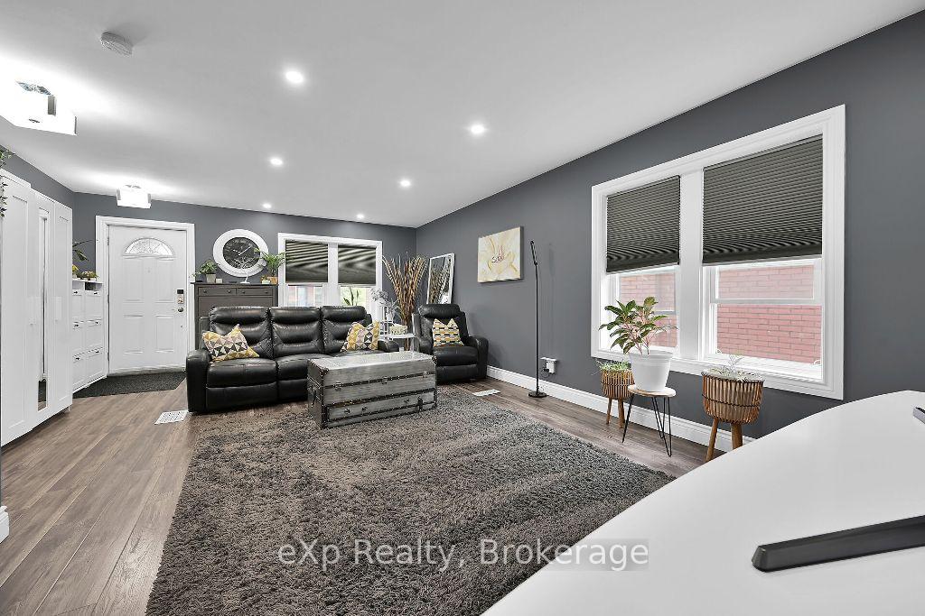 Photo 3 of 169 Connaught Avenue N, Hamilton, Gibson — HOMEH