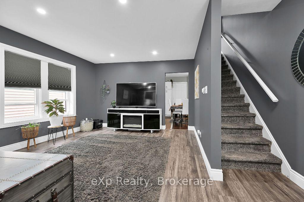 Photo 4 of 169 Connaught Avenue N, Hamilton, Gibson — HOMEH