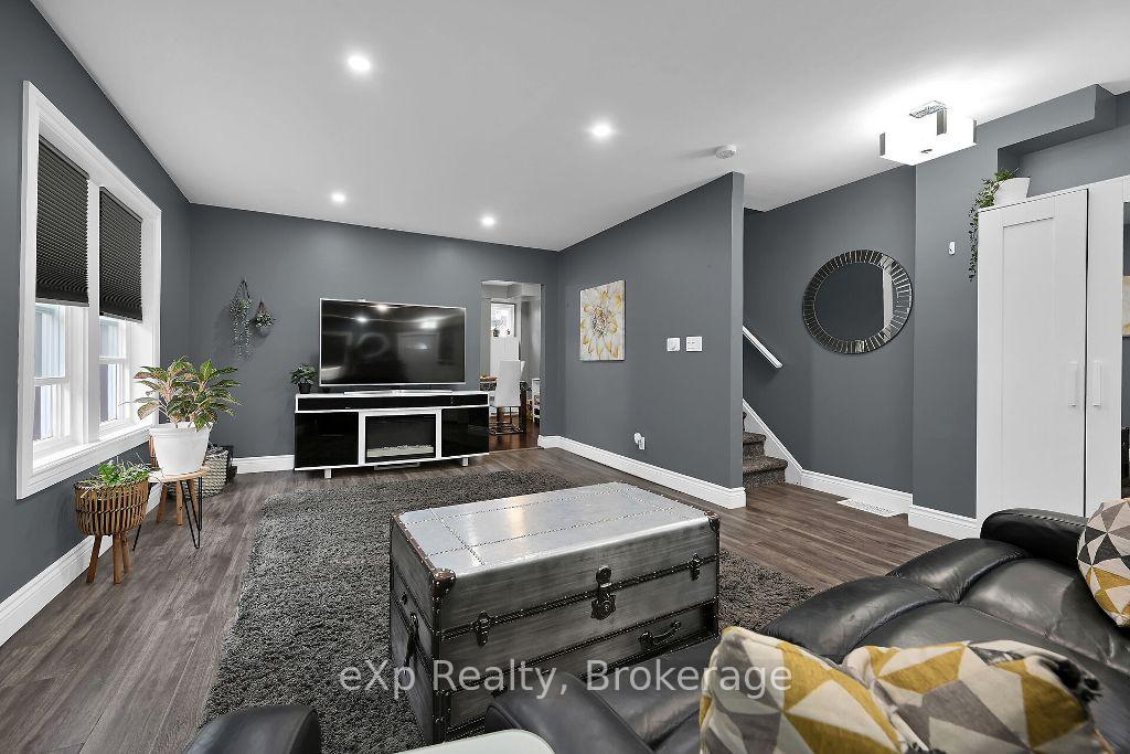 Photo 5 of 169 Connaught Avenue N, Hamilton, Gibson — HOMEH