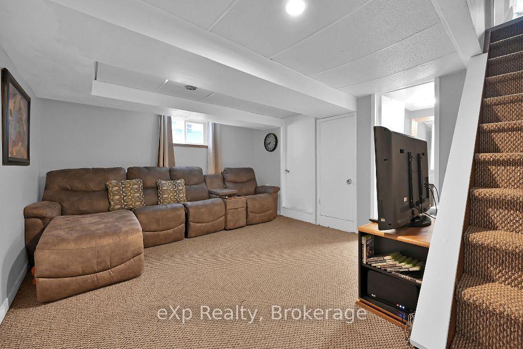 Photo 13 of 169 Connaught Avenue N, Hamilton, Gibson — HOMEH