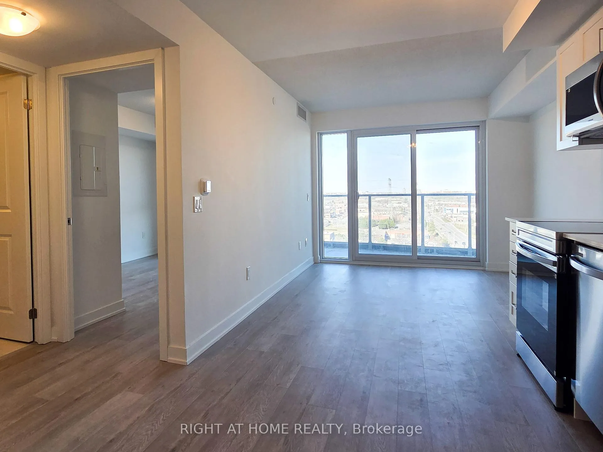 Photo 7 of Unit 1303, 1010 Sandy Beach Road, Pickering, Bay Ridges — HOMEH