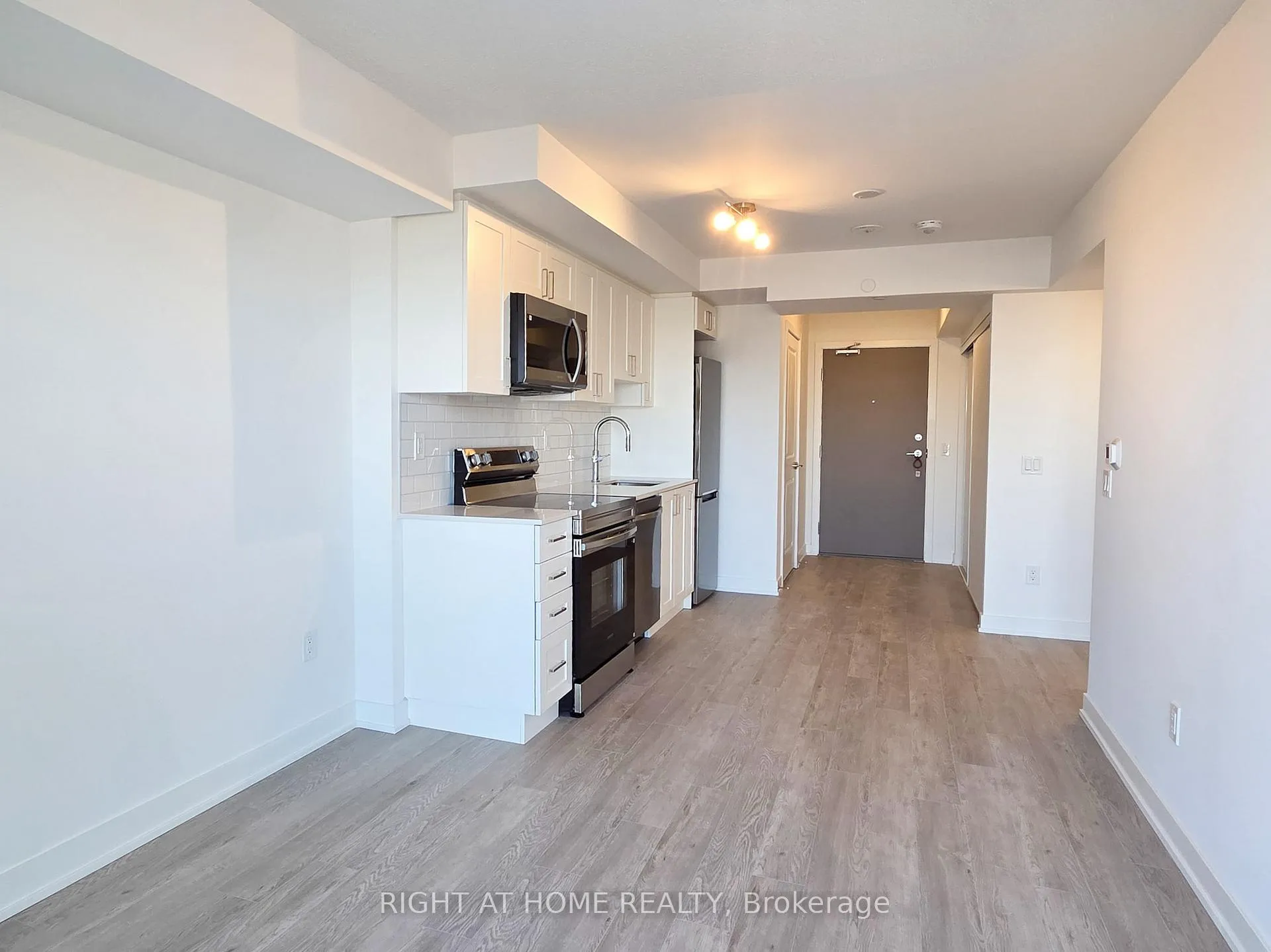 Photo 10 of Unit 1303, 1010 Sandy Beach Road, Pickering, Bay Ridges — HOMEH