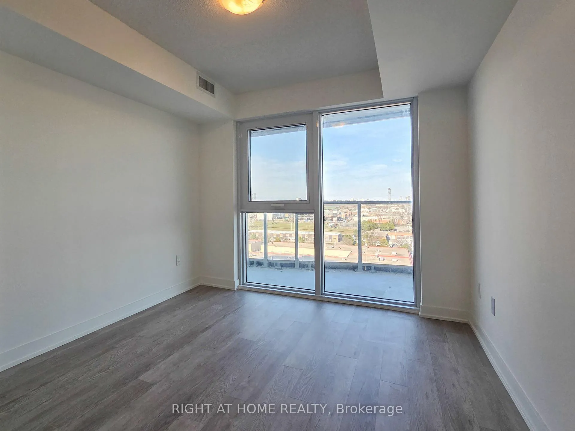 Photo 13 of Unit 1303, 1010 Sandy Beach Road, Pickering, Bay Ridges — HOMEH