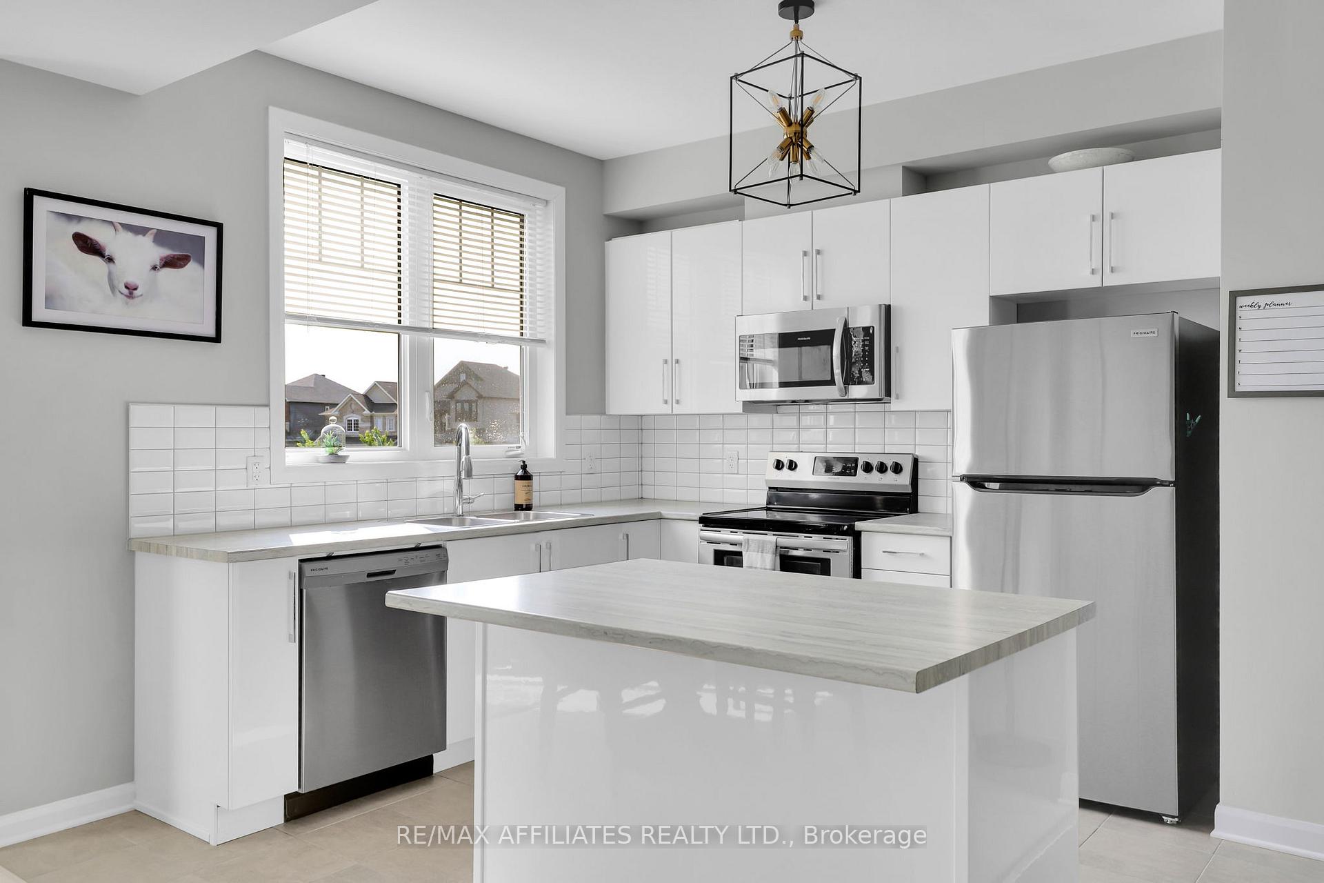 Photo 12 of 217 Liebe Terrace, Ottawa, Barrhaven - Heritage Park — HOMEH